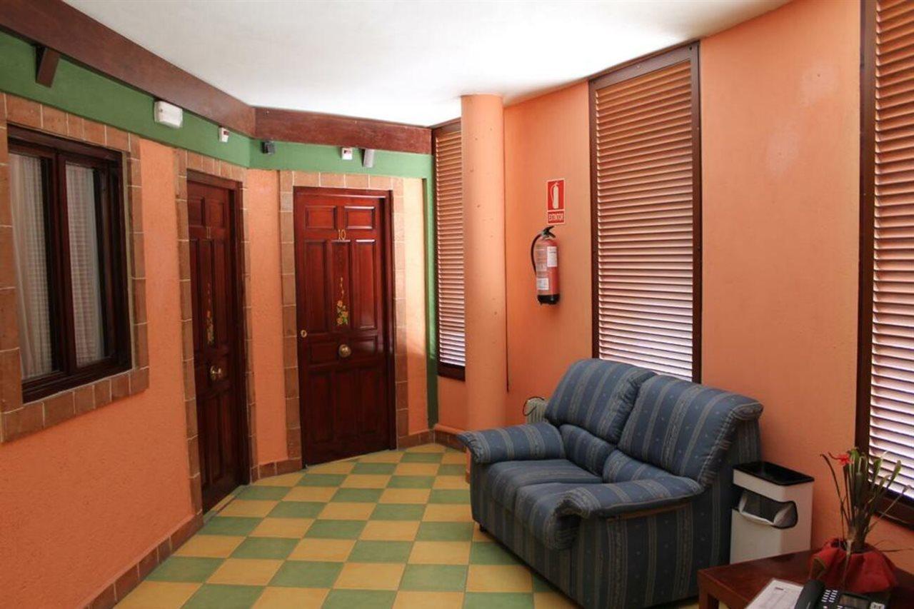 פולופ Leon Dormido Rooms & Apartments מראה חיצוני תמונה